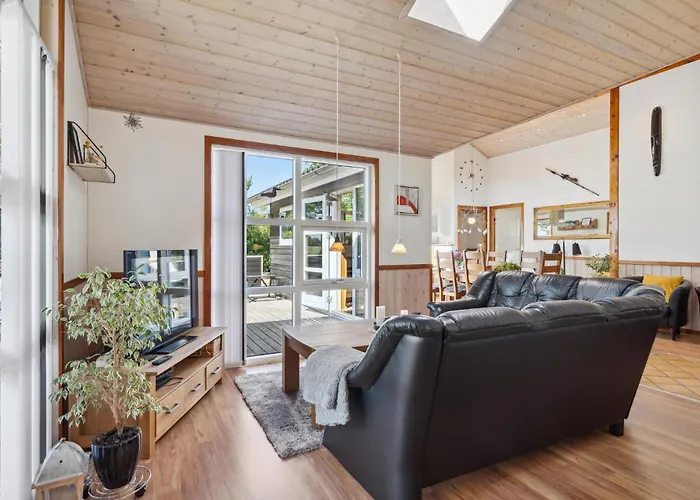 Holiday home Tyttebaervej I *