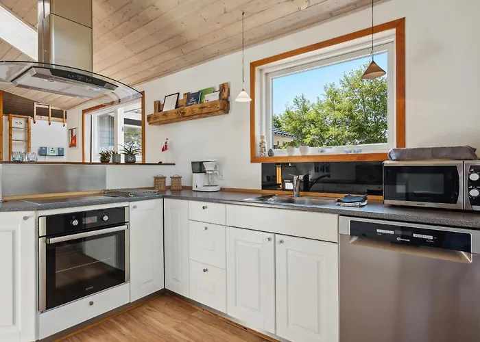 Holiday home Tyttebaervej I